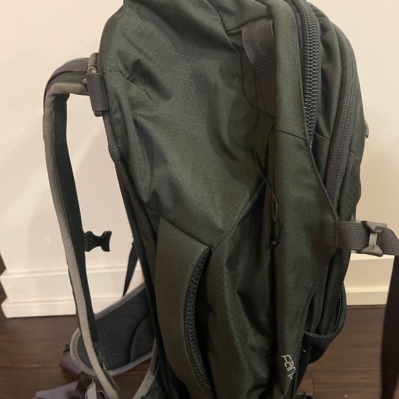 Osprey Farpoint 40 - Picture 4 of 6